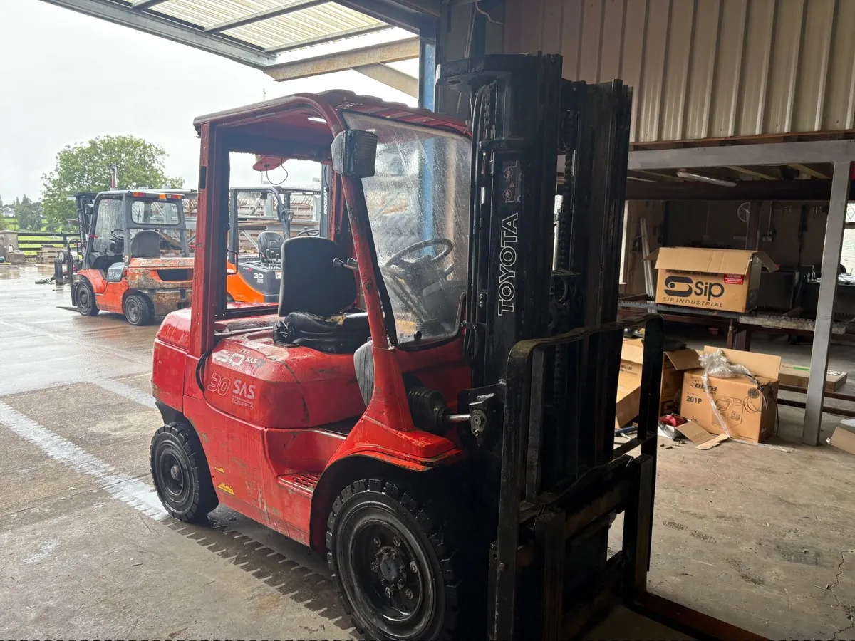 Forklifts Toyota hyster Mitsubishi - Image 1
