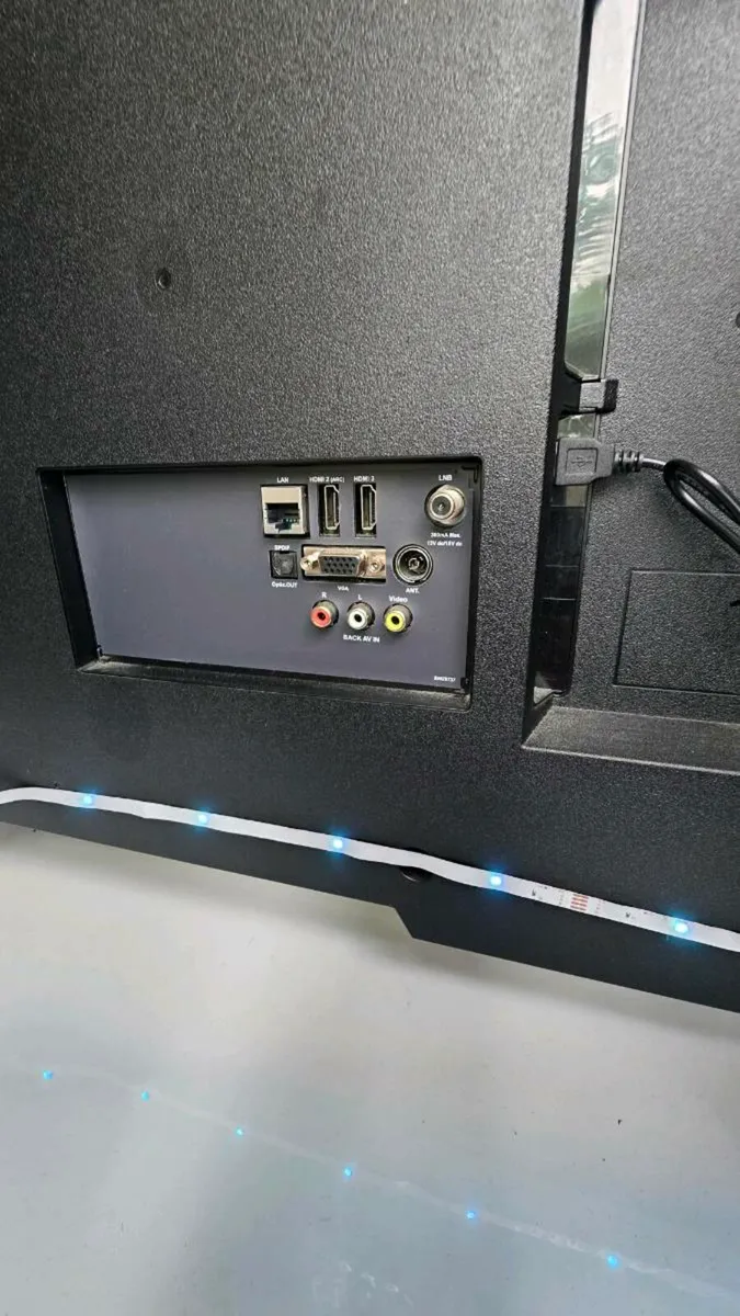 65" Toshiba TV - Image 2
