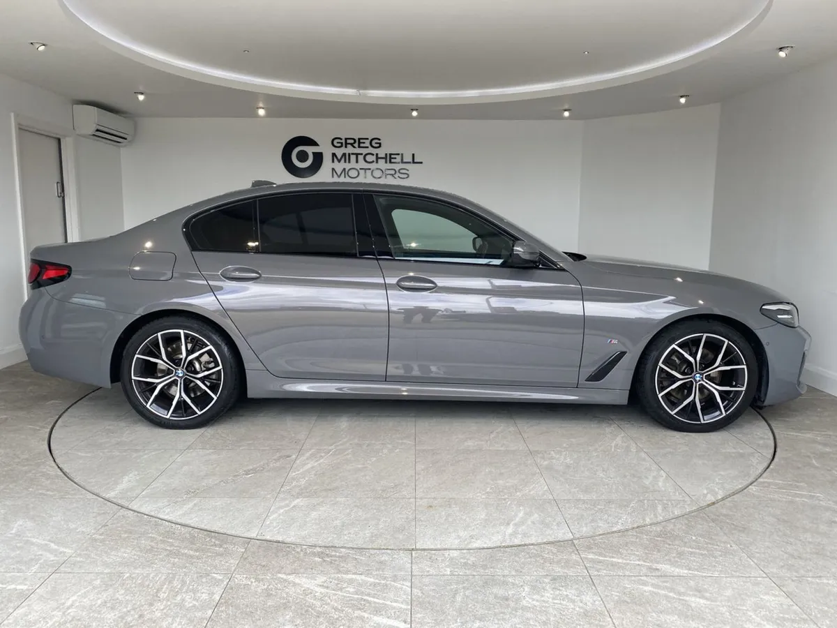 BMW 5-Series 2022 - Image 4