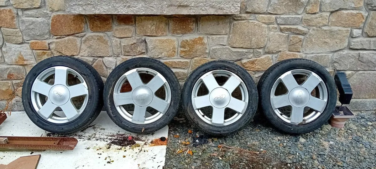 Selection of alloy wheels - Image 2