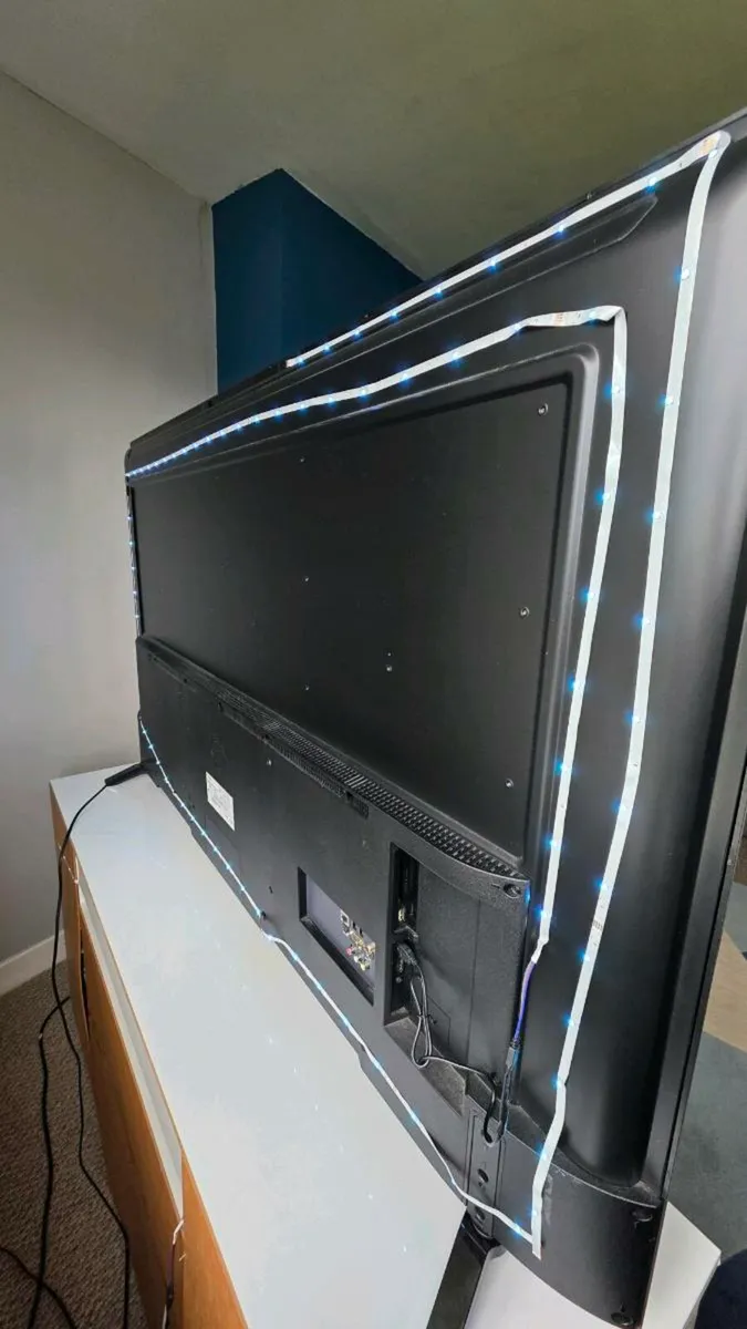 65" Toshiba TV - Image 3