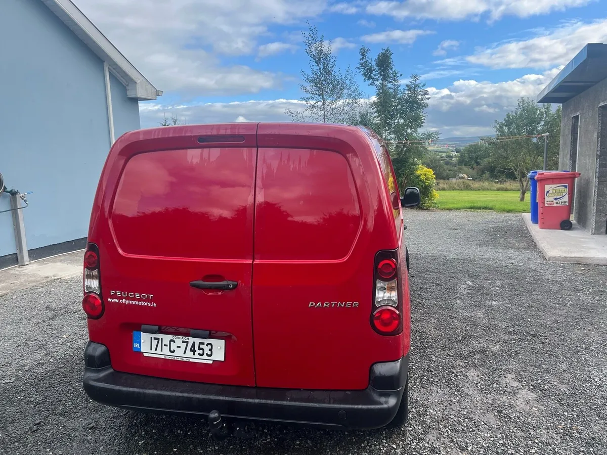 Van - Image 4