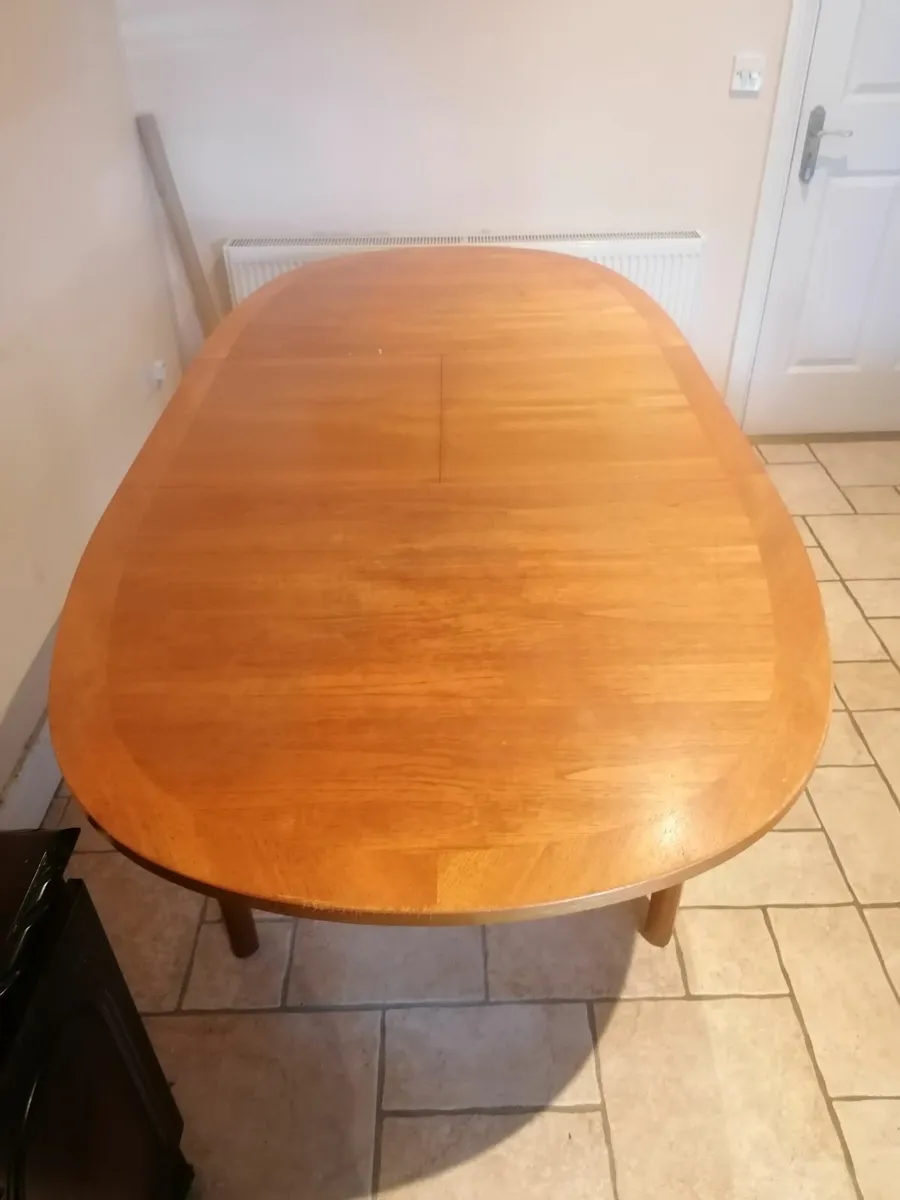 Table and Chairs - Image 2