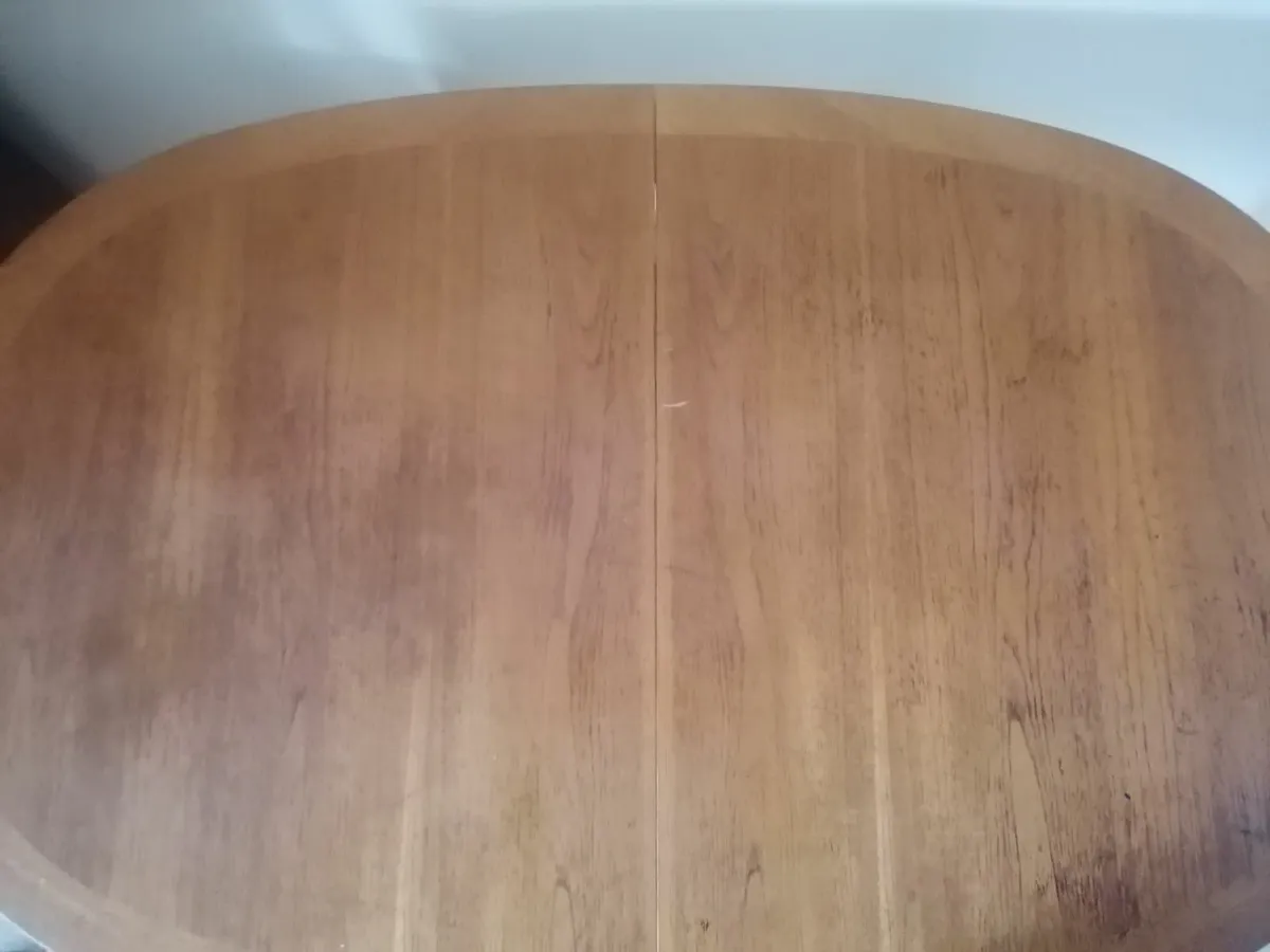 Table and Chairs - Image 3
