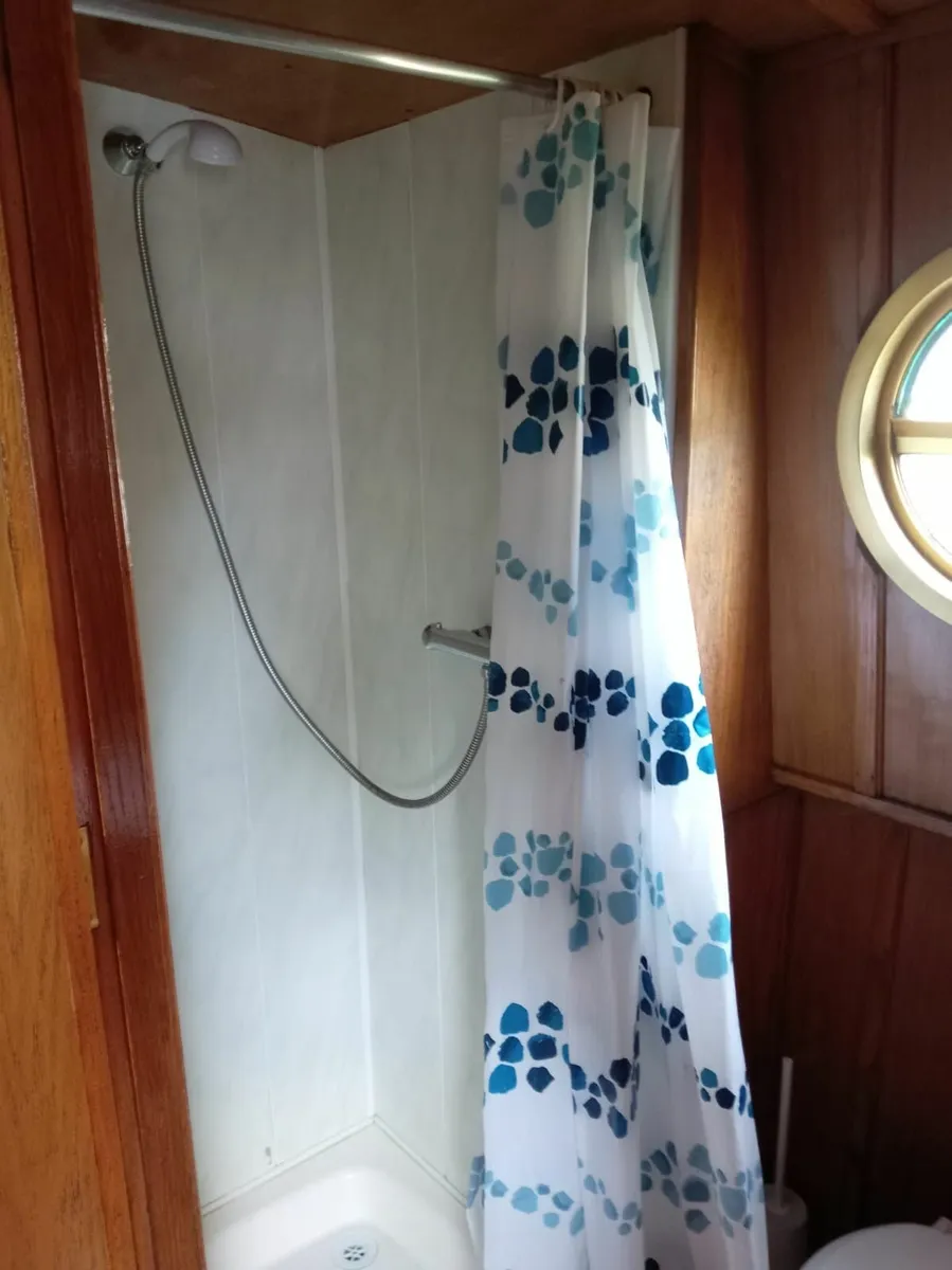 Narrowboat liveaboard barge - Image 2