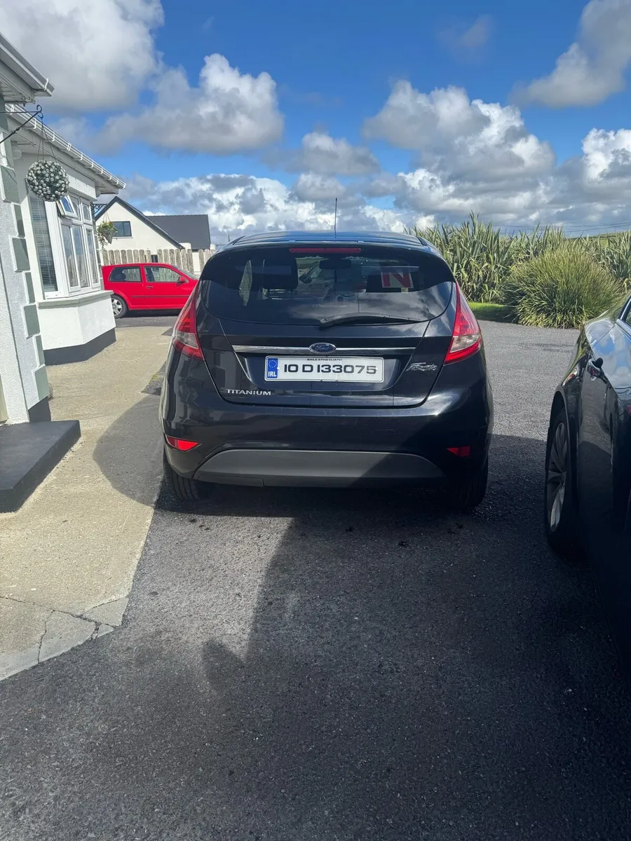 2010 Ford Fiesta Titanium - Image 4