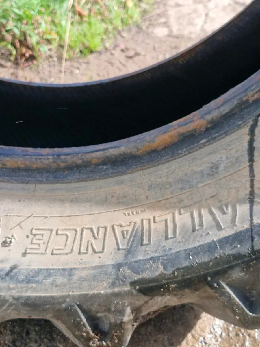 14.9 x 28 tyre - Image 2