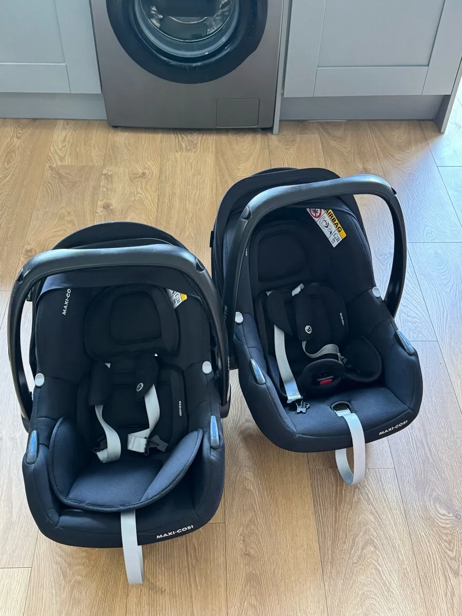 Maxi cosi car seats X2 - Image 1