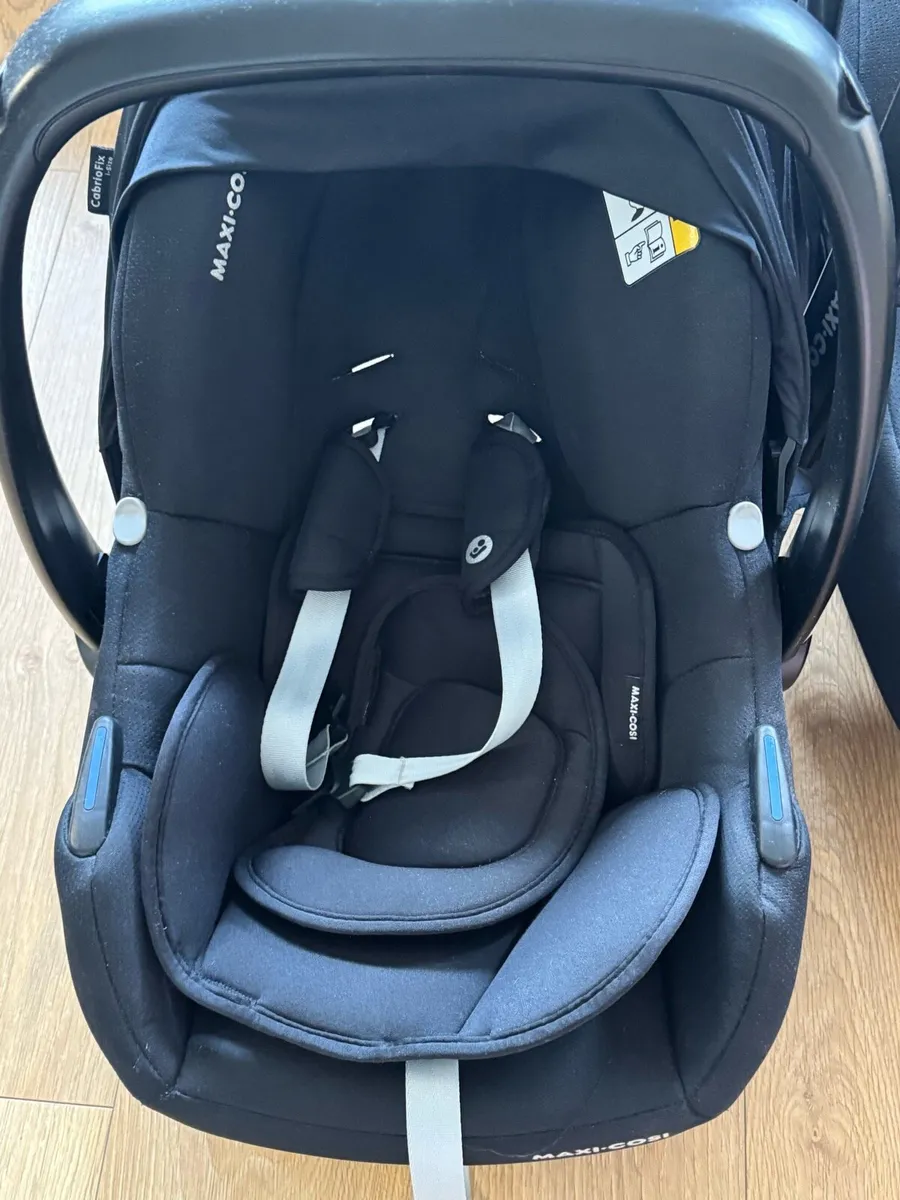 Maxi cosi car seats X2 - Image 4