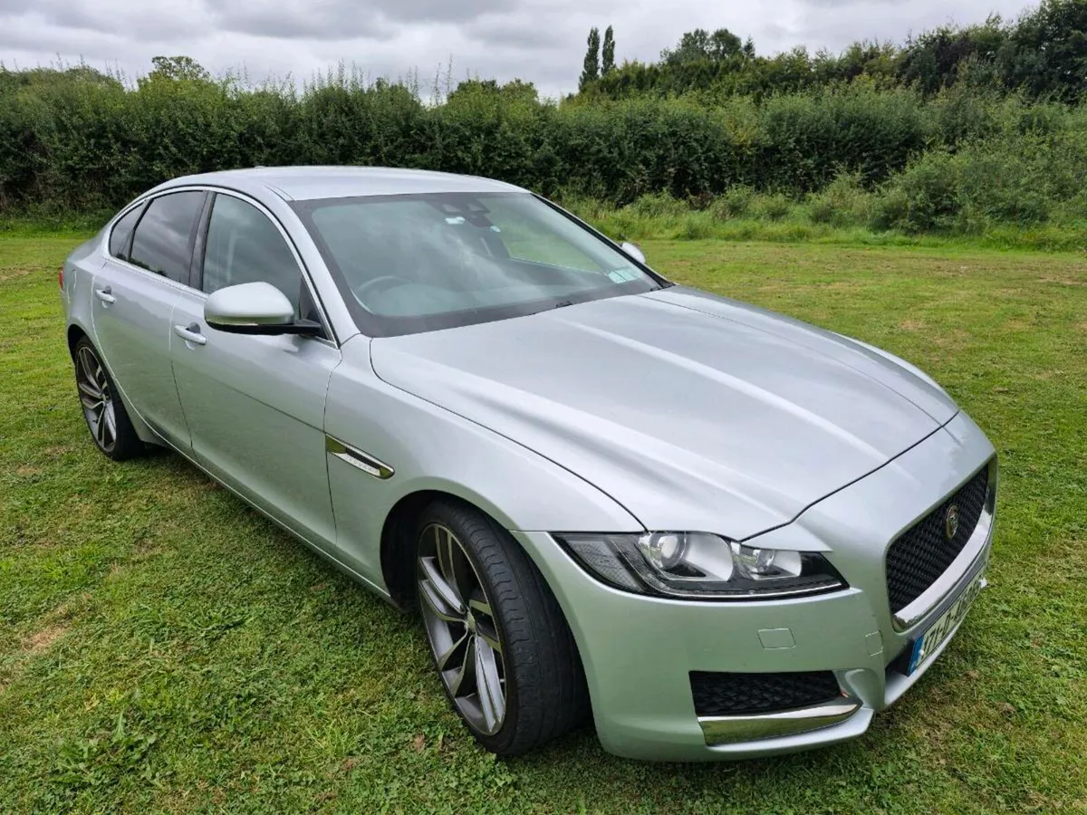2017 Jaguar xf - Image 2