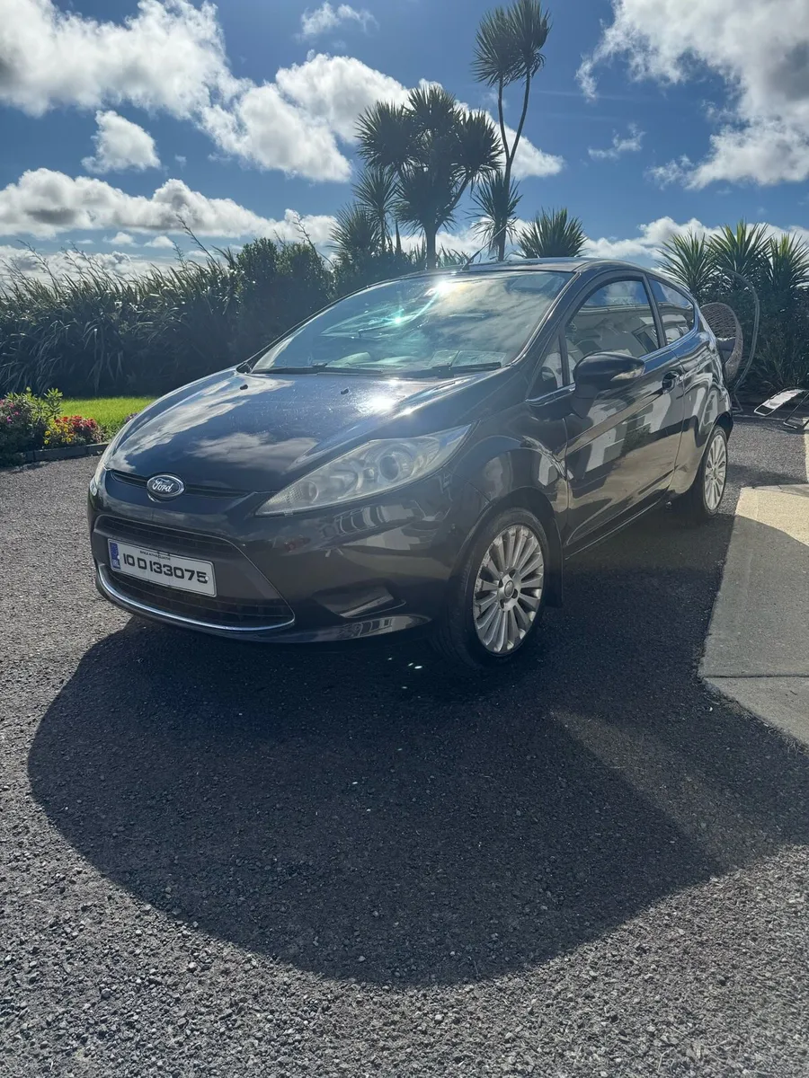 2010 Ford Fiesta Titanium - Image 1