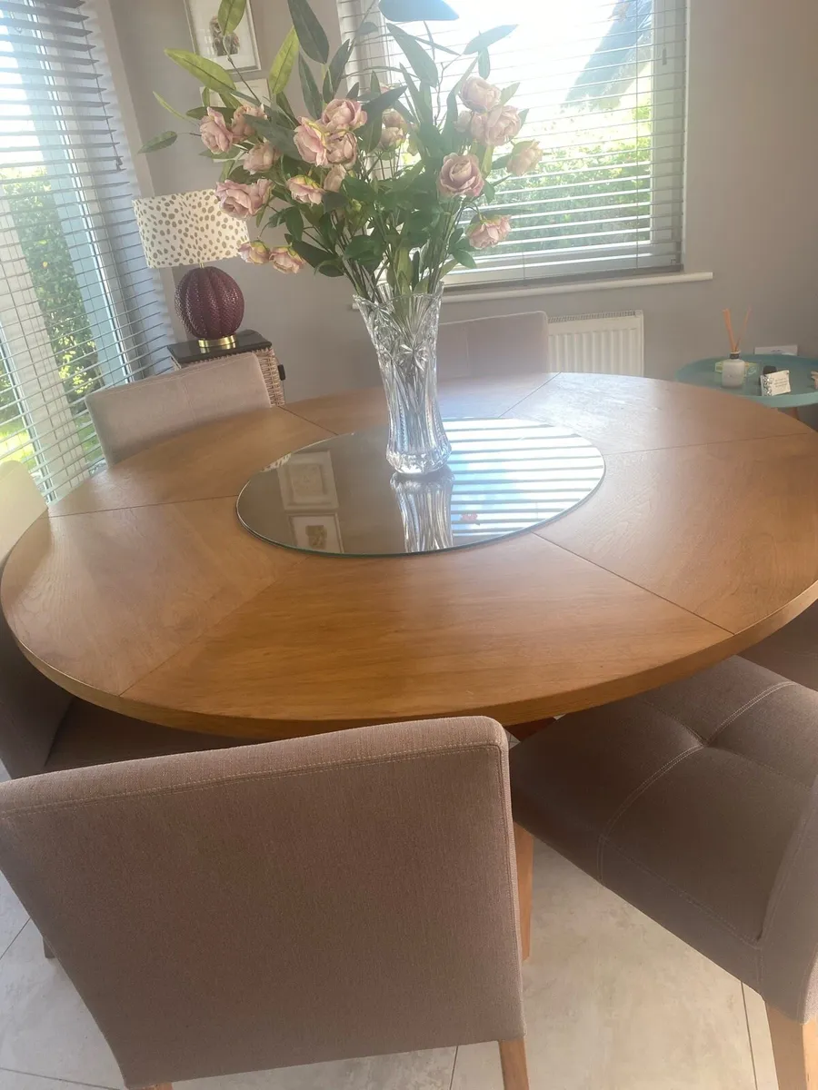 Walnut Table and 6 chairs - Image 3