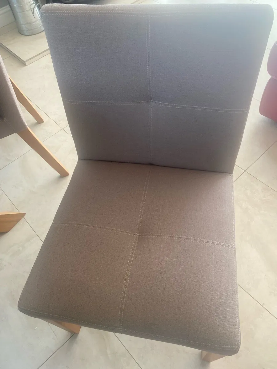 Walnut Table and 6 chairs - Image 4