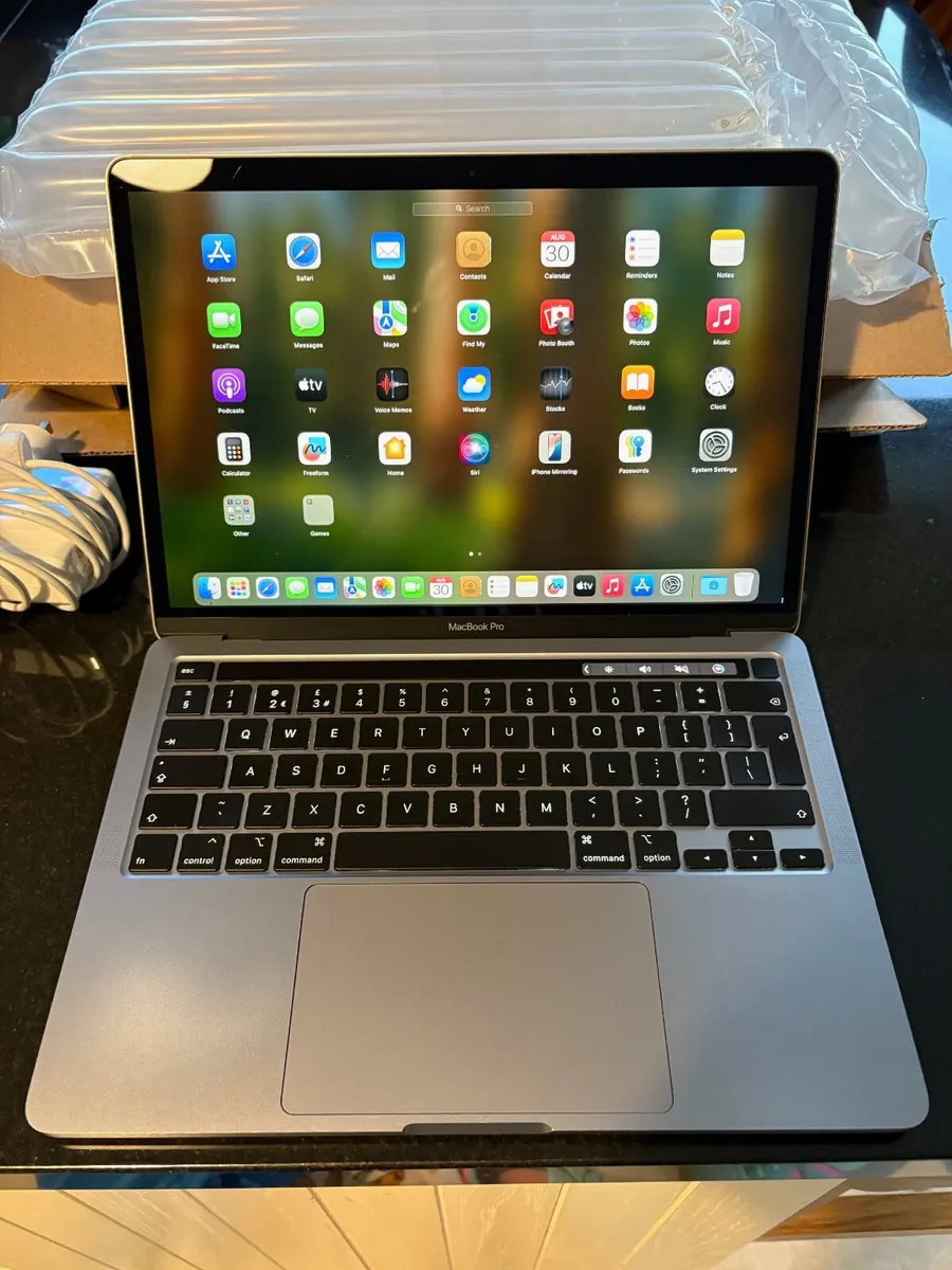 Apple MacBook Pro 2020 Touch Bar 13in 16gb RAM/500 - Image 3