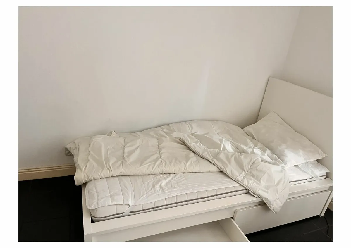 single bed x2, incl. mattresses - Image 4