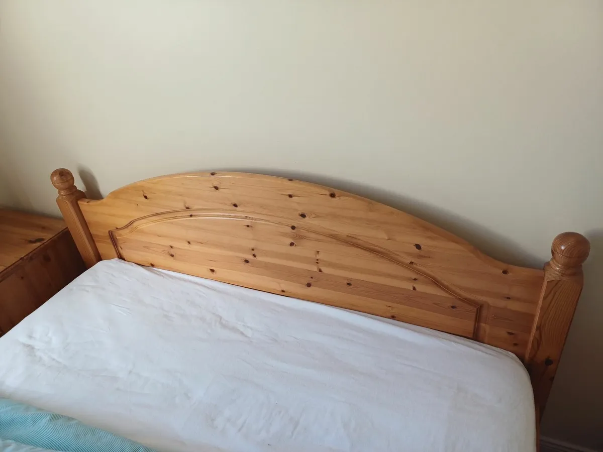 Bedroom furniture - Image 4