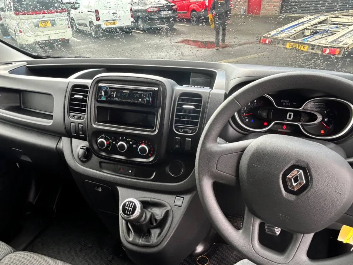 Renault Trafic 2021 - Image 2