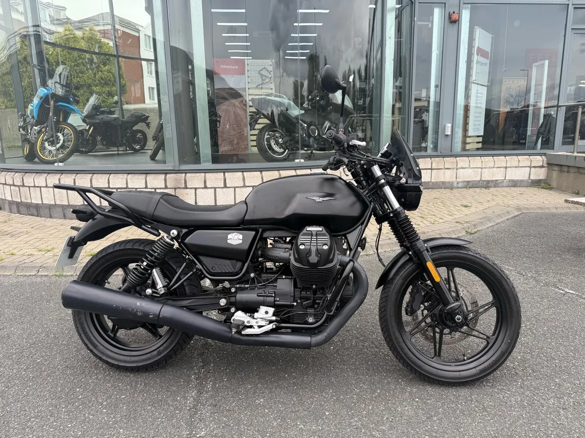 2021 Moto Guzzi V7 Stone - Image 1