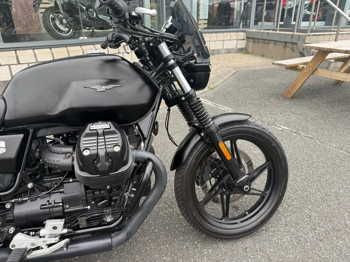 2021 Moto Guzzi V7 Stone - Image 2