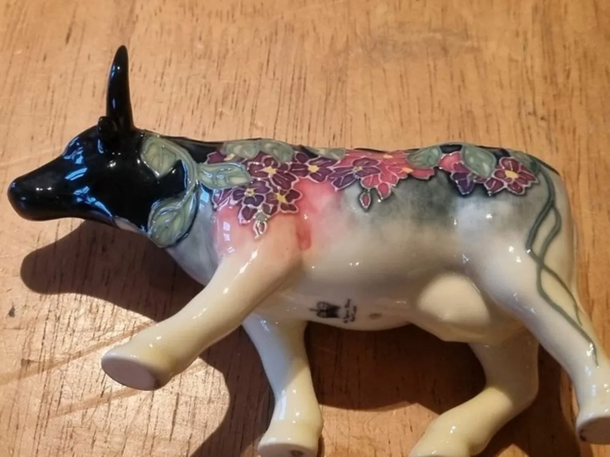 Porcelain colorful cow figurine - Image 4