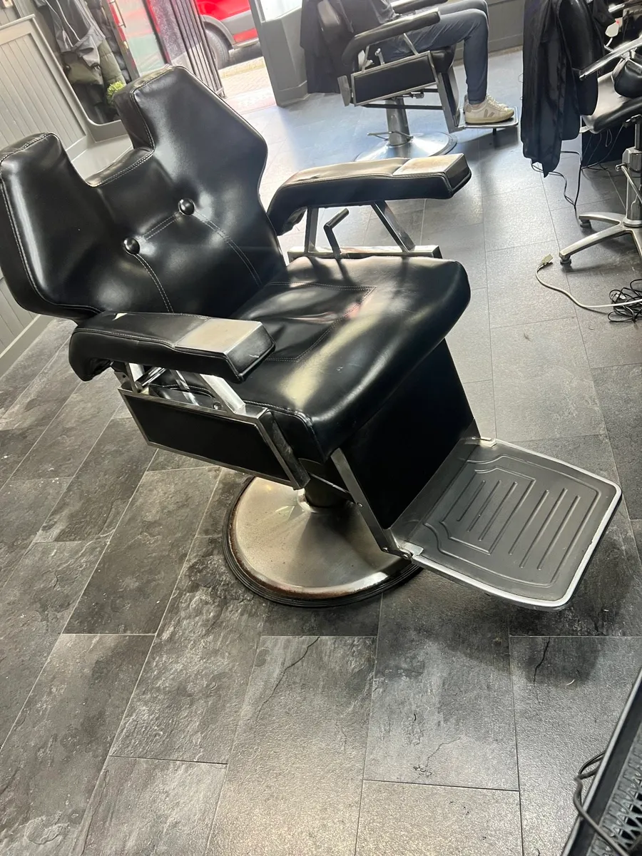 Barber chairs - Image 1