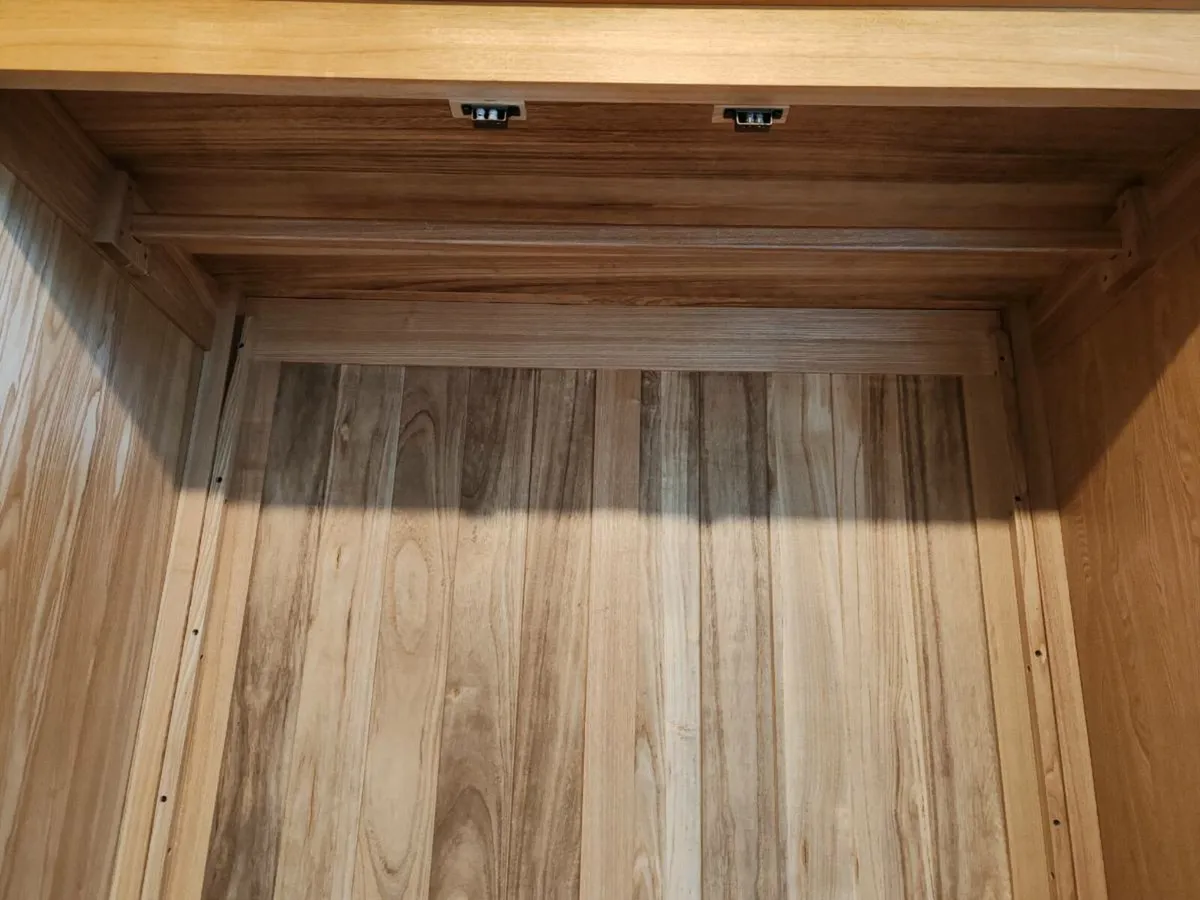 Three piece oak bedroom furniture - Image 3