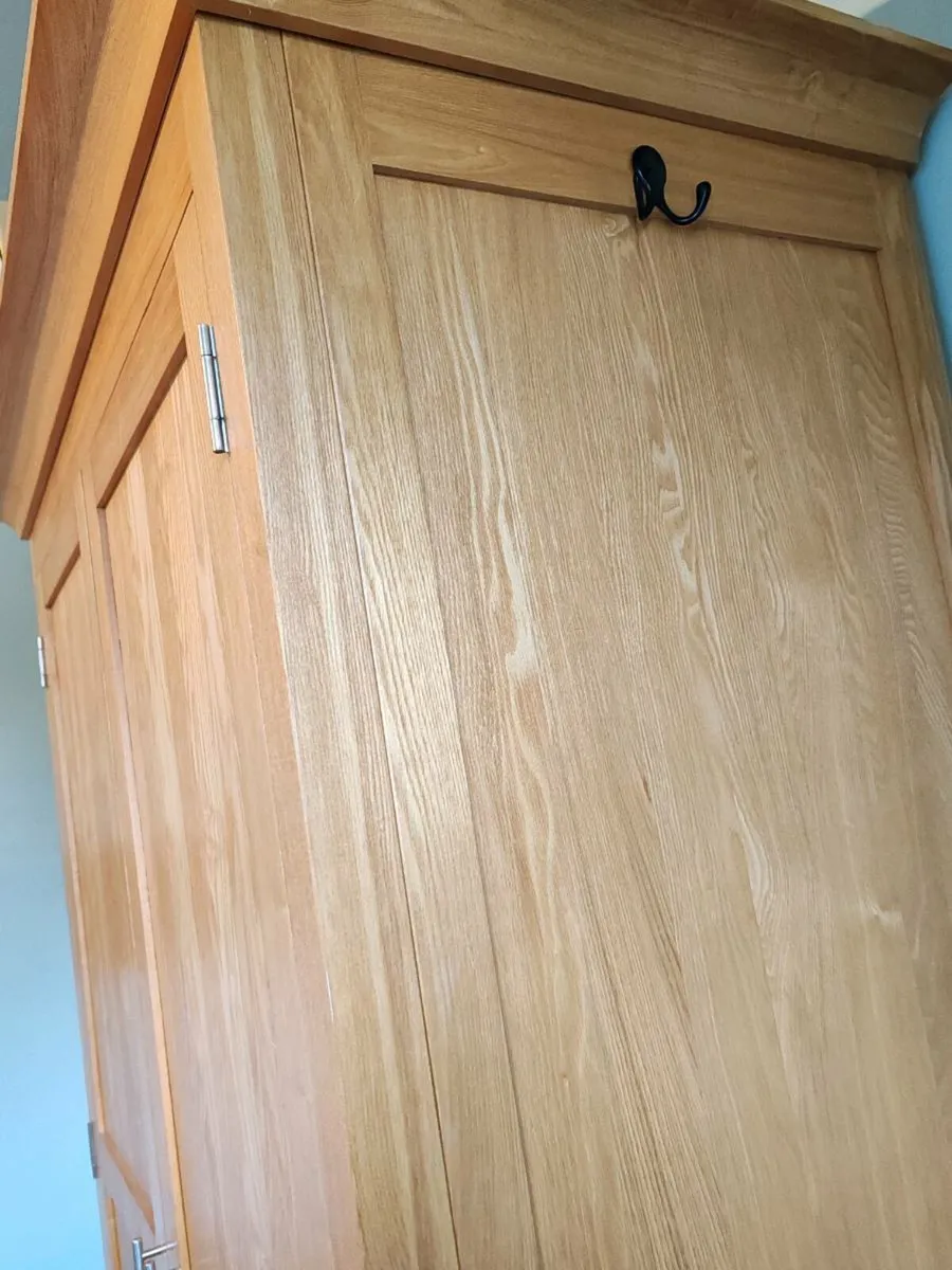 Three piece oak bedroom furniture - Image 4