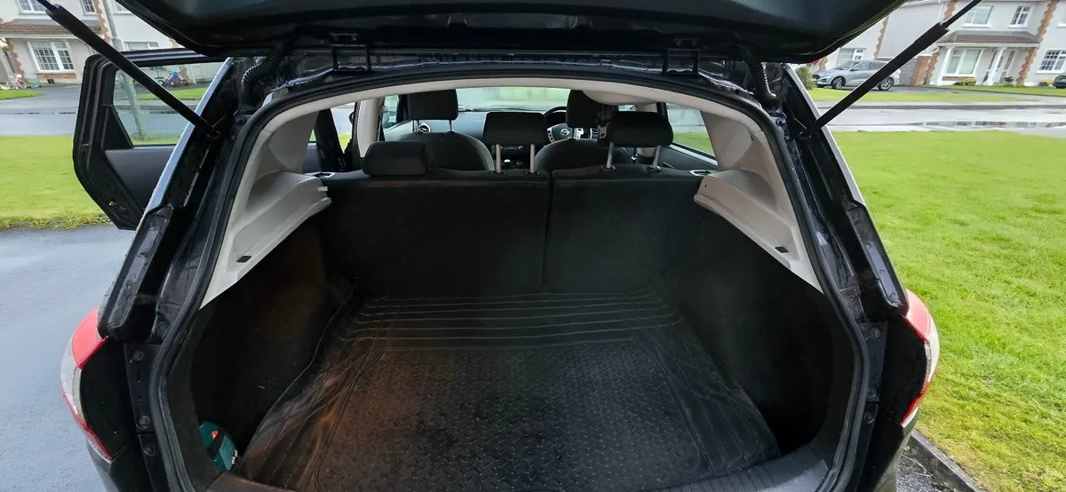 Nissan Qashqai 2010 - Image 4
