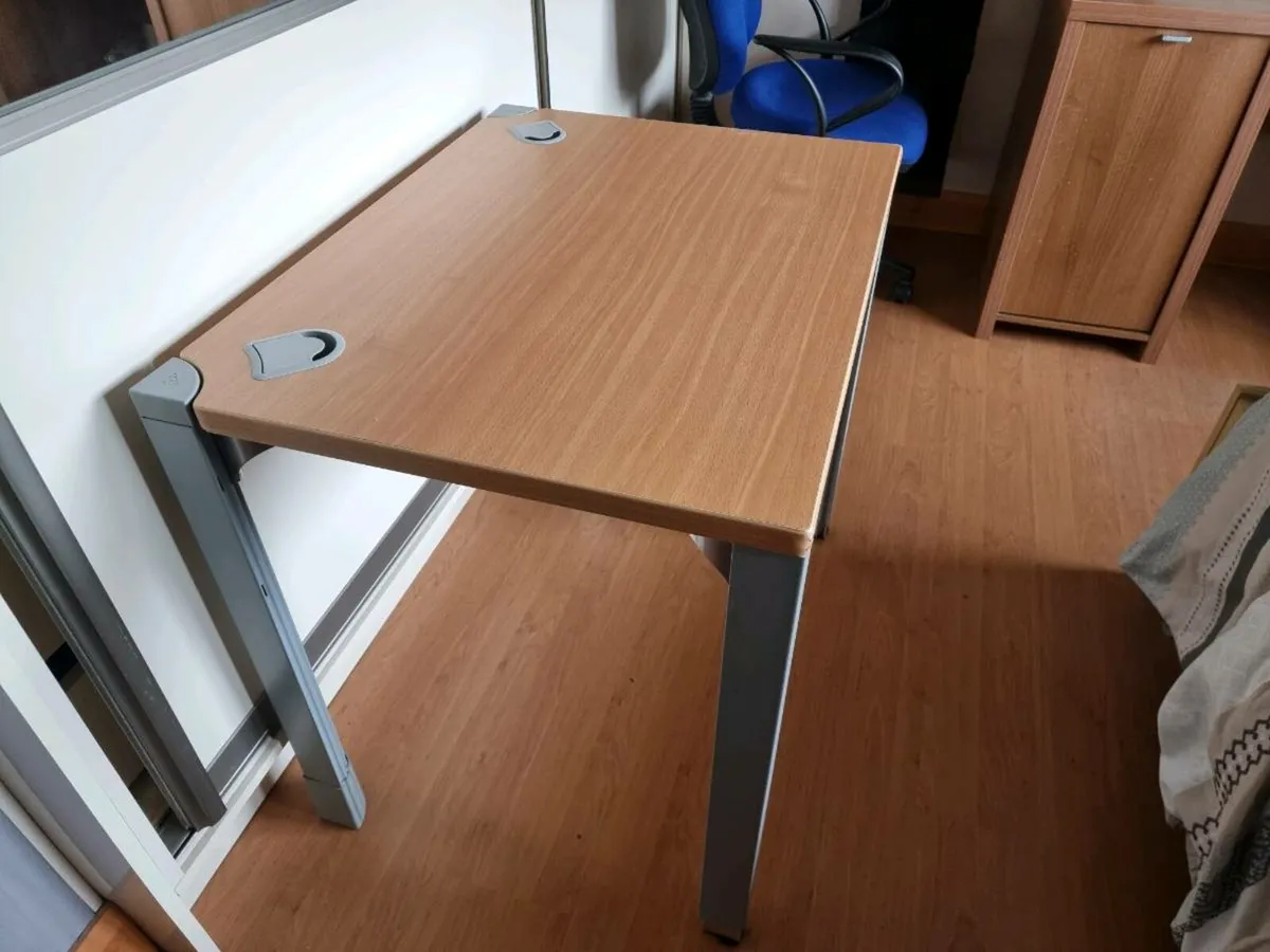 Office desk - Image 1