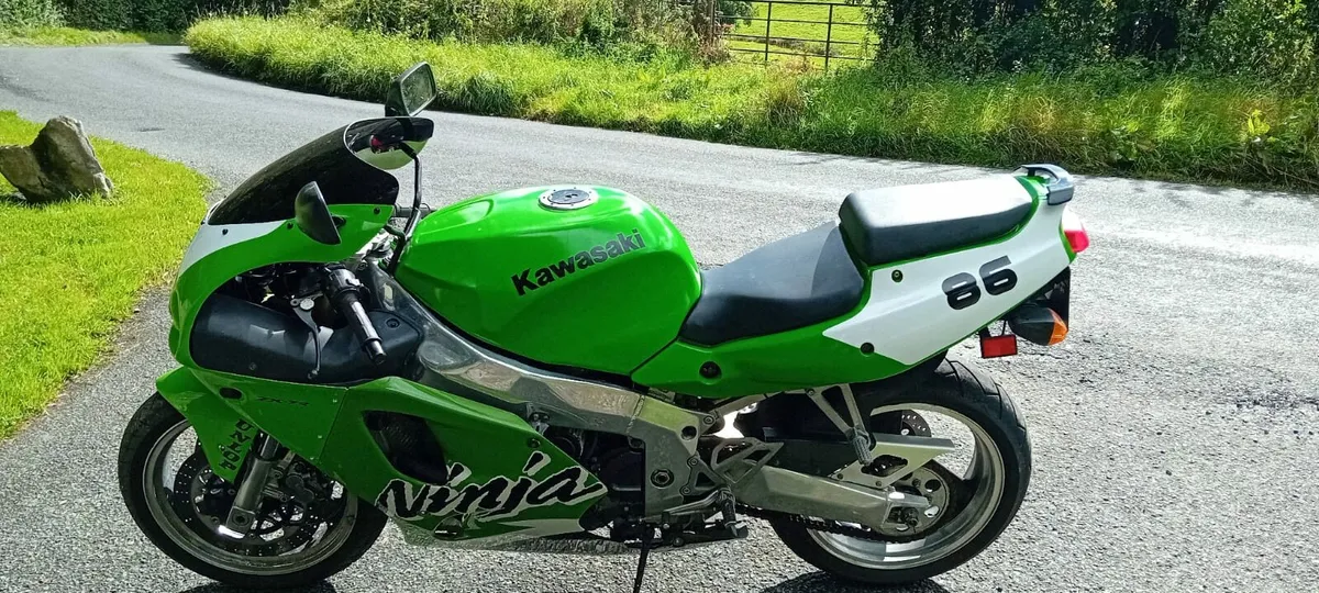 Kawasaki ZX7RR - Image 1