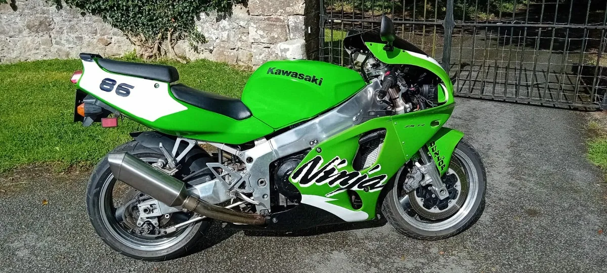 Kawasaki ZX7RR - Image 2