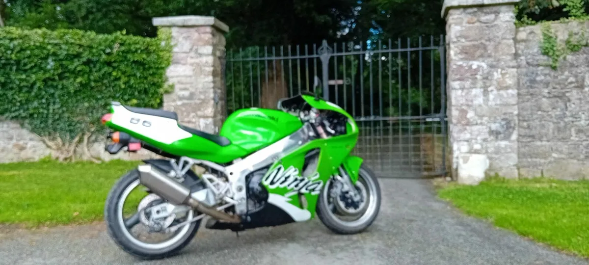 Kawasaki ZX7RR - Image 4