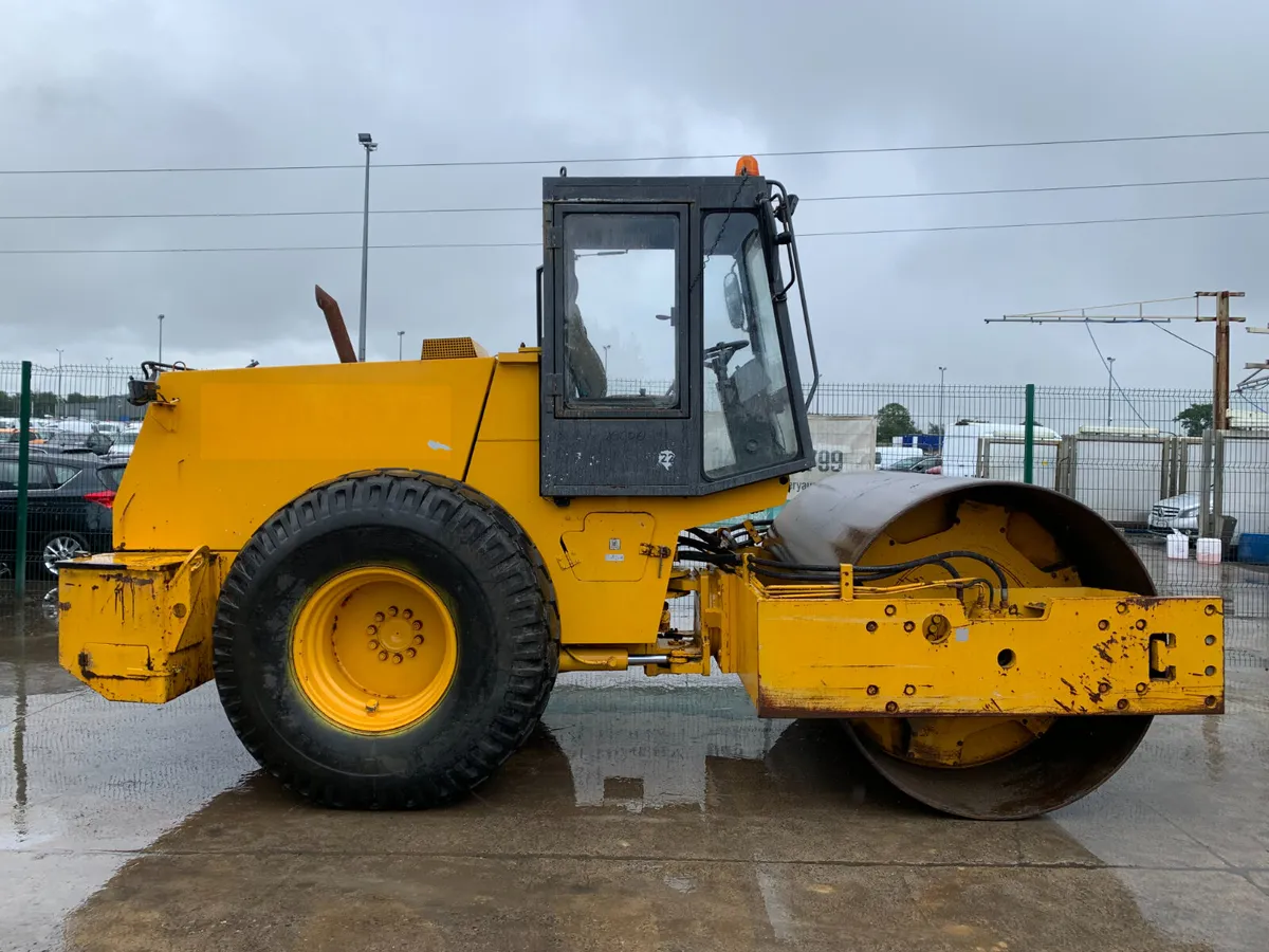 BID ONLINE NOW - STA VV900 SINGEL DRUM ROLLER - Image 3