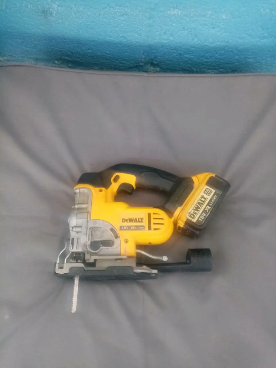 Dewalt 18v XR LI-ION Battery Jigsaw - Image 1