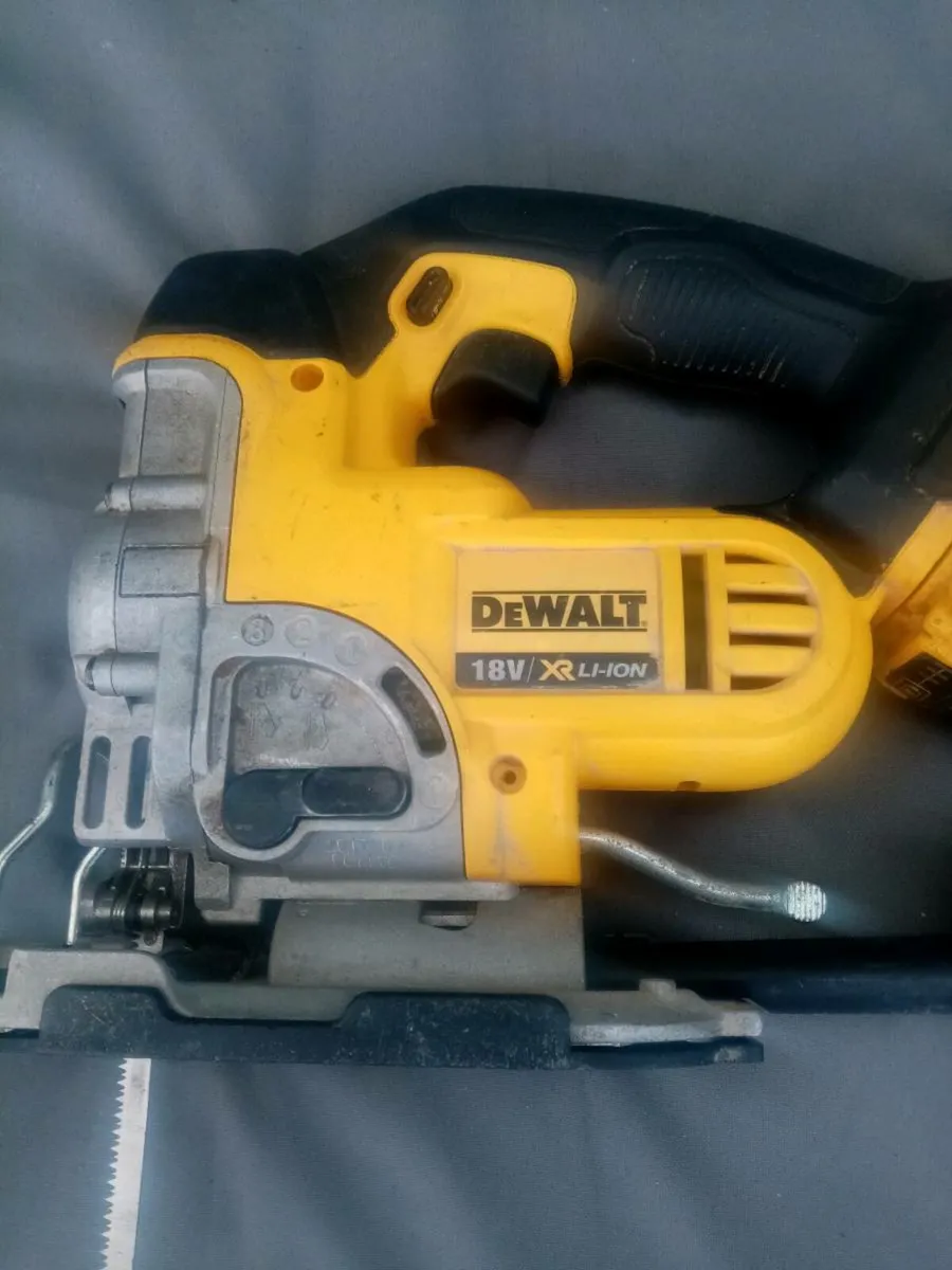 Dewalt 18v XR LI-ION Battery Jigsaw - Image 4