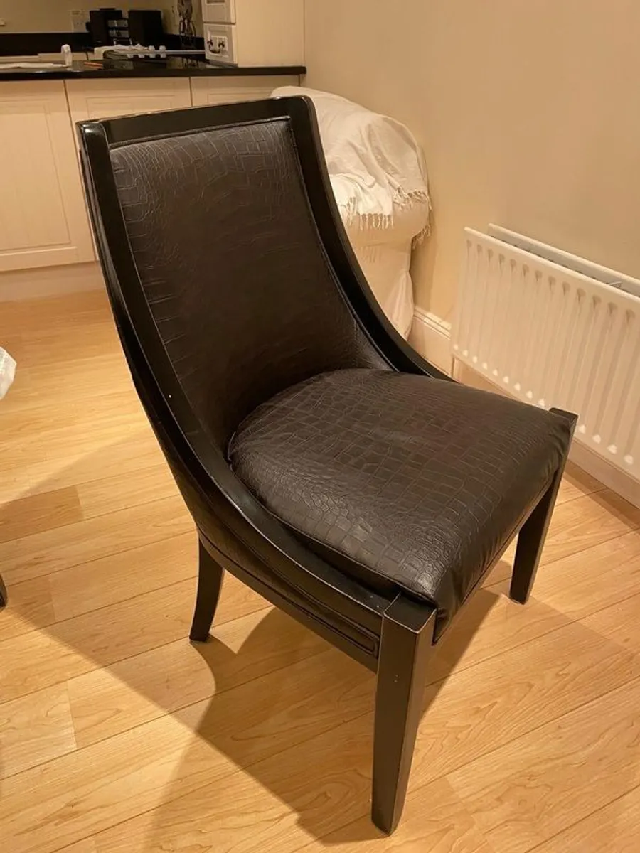 Table & Chairs - Image 2