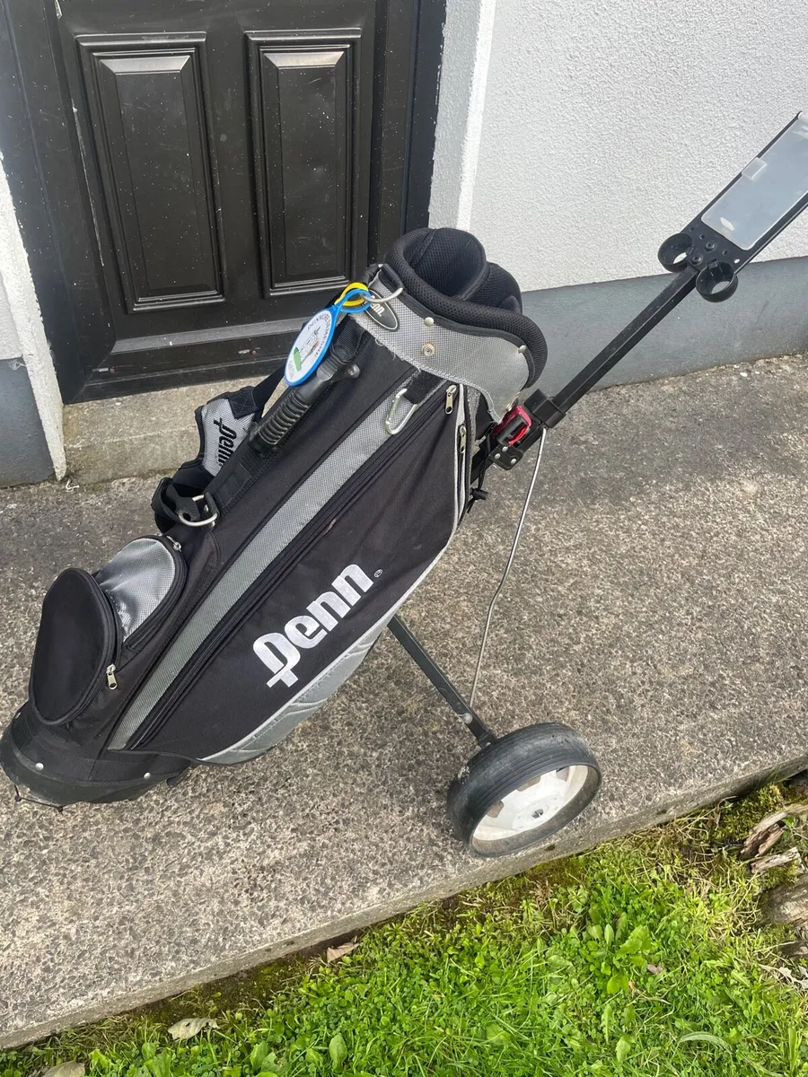 Golf trolley and bag - Image 1