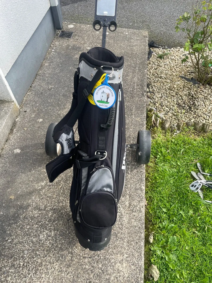 Golf trolley and bag - Image 2