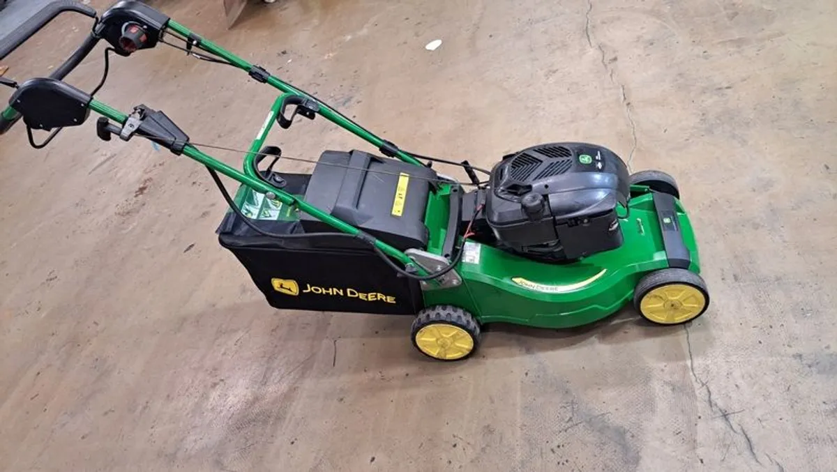 John Deere Lawnmower - Image 2