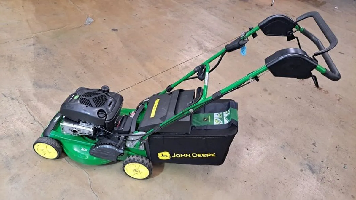 John Deere Lawnmower - Image 4
