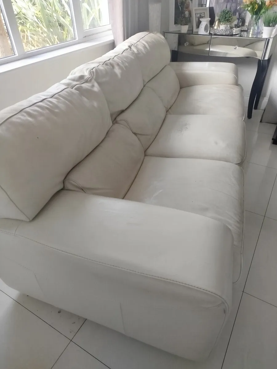 4 seater couch or extra large 3 seater - Image 1