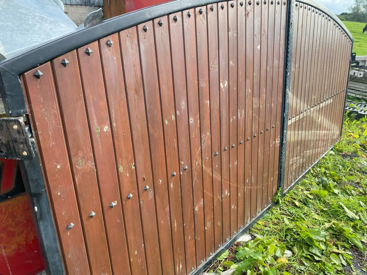 Gates - Image 2