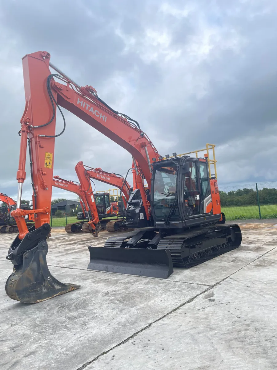 HITACHI ZX135-7 - Image 1