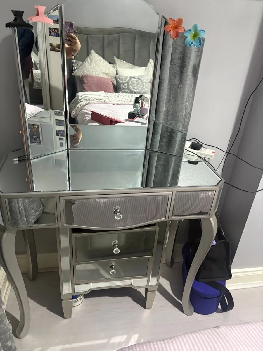 Glass Dressing table an 2 matching lockers - Image 2