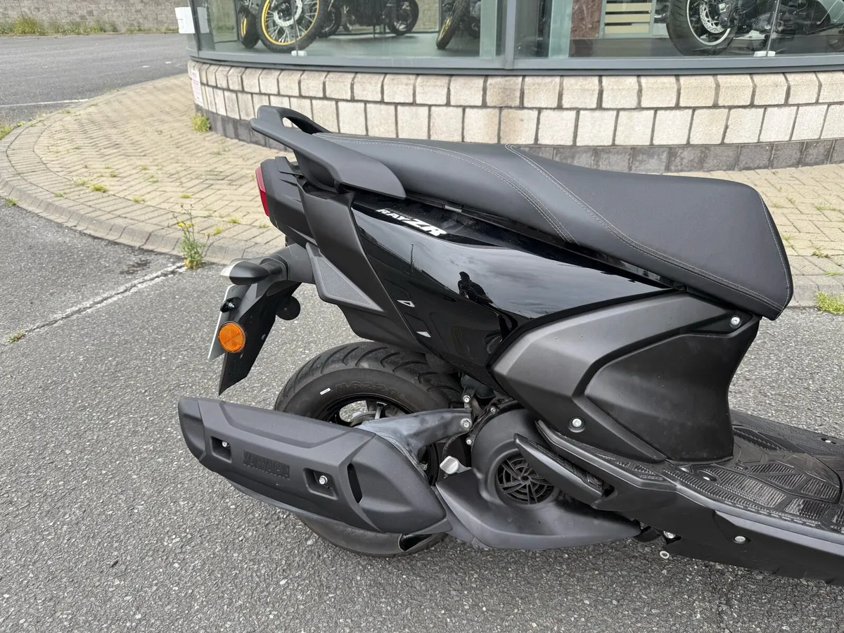 2024 Yamaha RayZR 125cc Scooter - Image 3