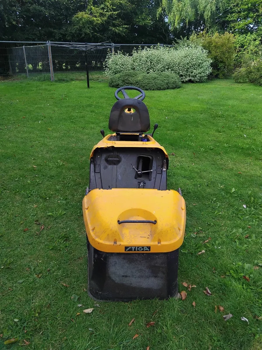 Ride on Lawnmower - Image 2