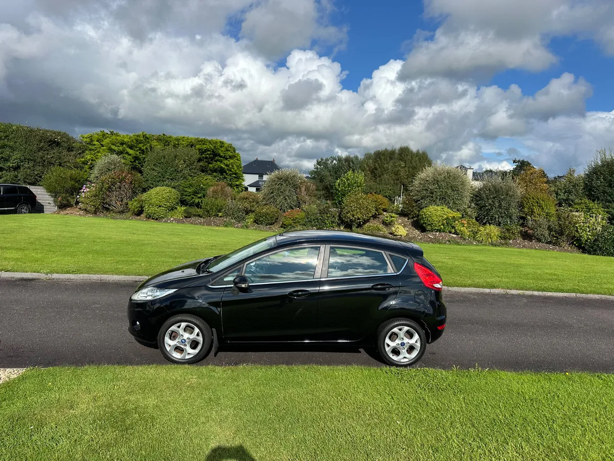 Ford Fiesta TITANIUM 1.25 petrol - Image 2