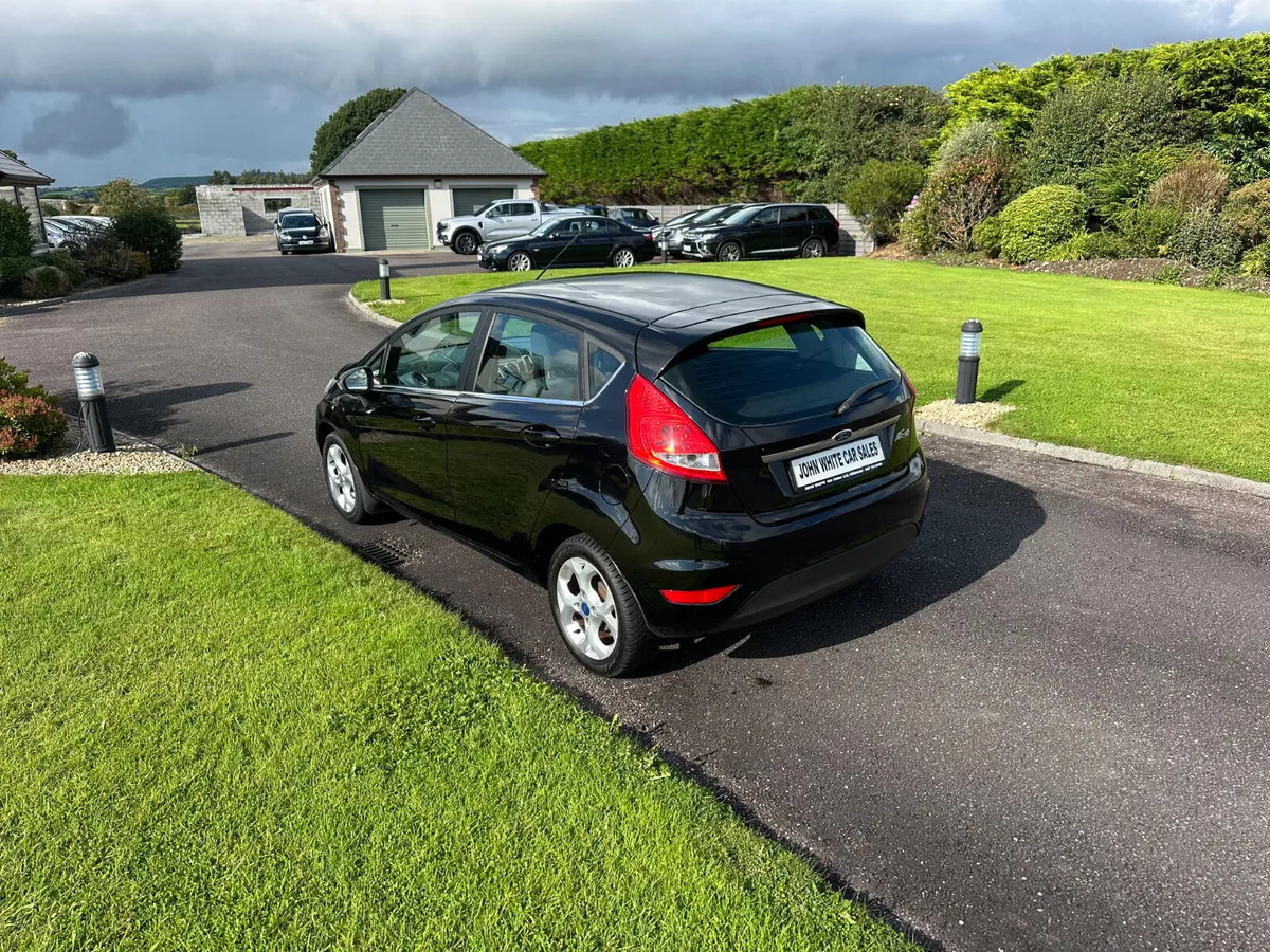 Ford Fiesta TITANIUM 1.25 petrol - Image 3