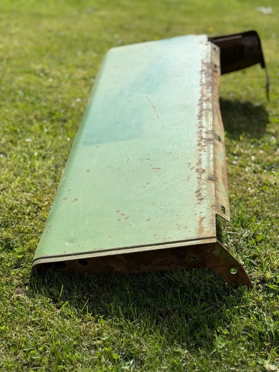 Right hand side mud guard - Image 1