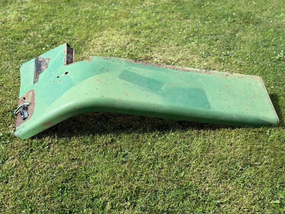 Right hand side mud guard - Image 2